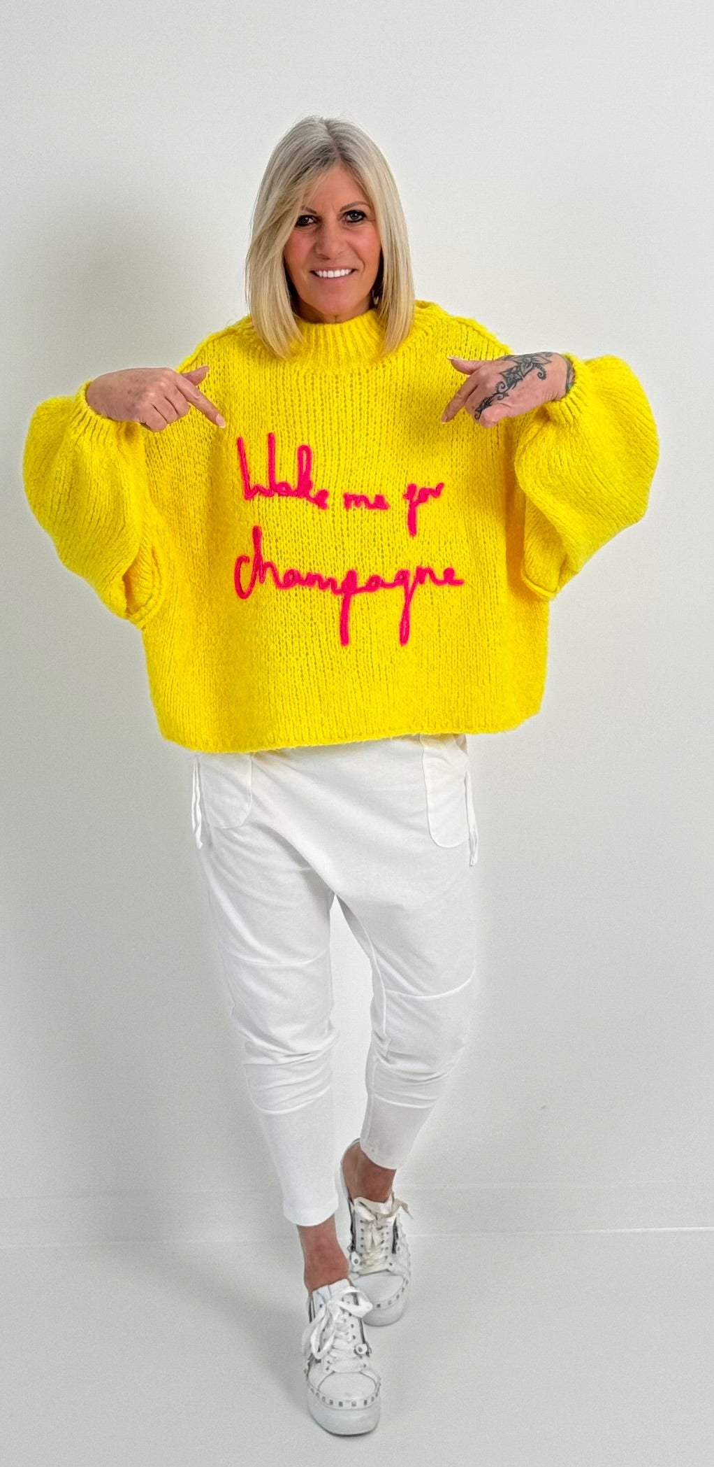 Sweatermodel "Wake me for champagne" - zonnig geel