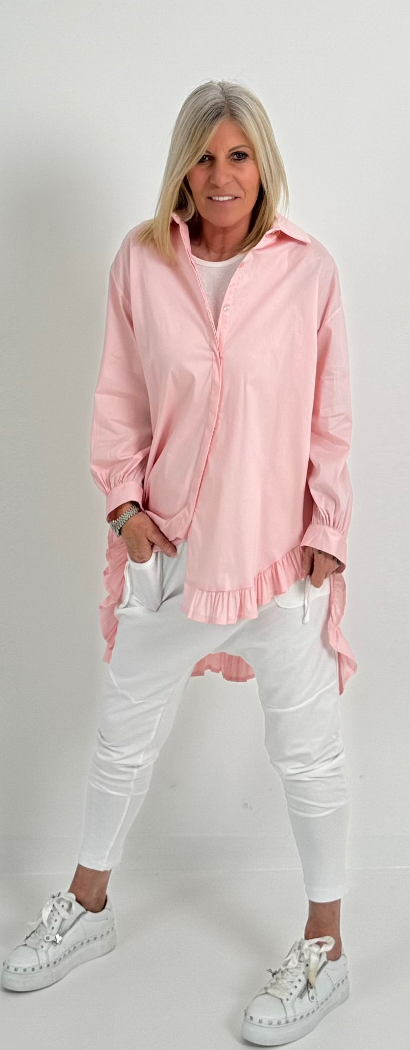 Oversized blouse met ruches aan de uiteinden, model "Xanadu" - roze