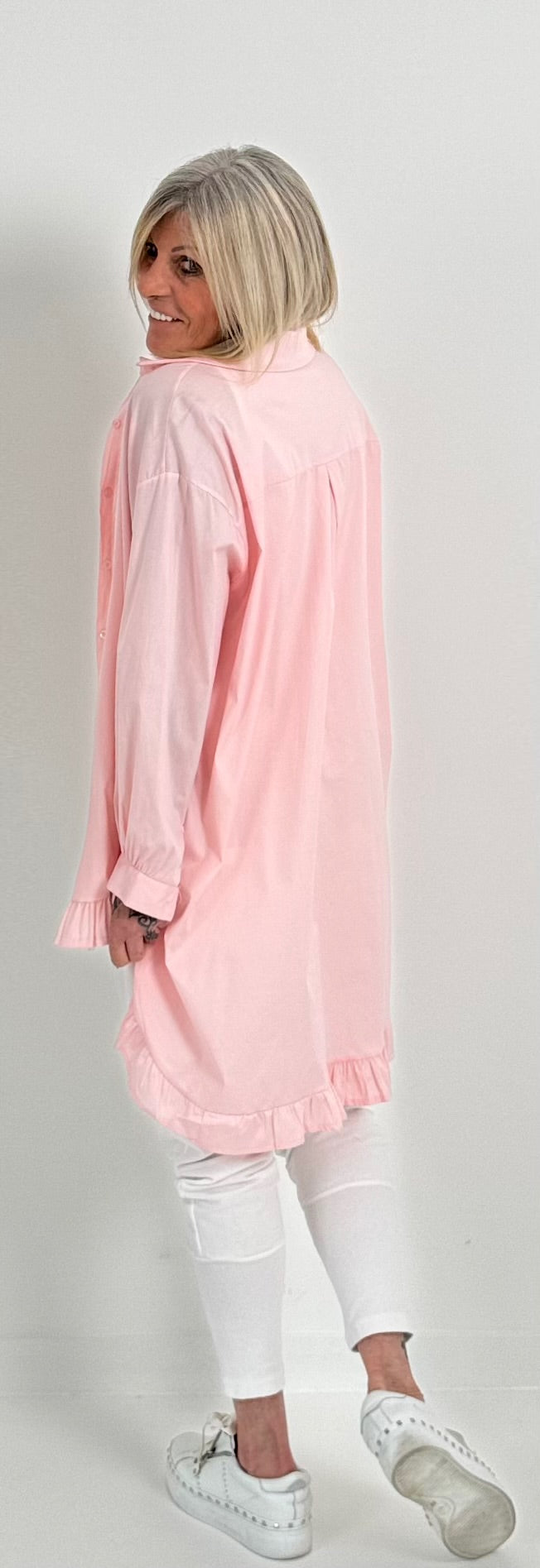 Oversized blouse met ruches aan de uiteinden, model "Xanadu" - roze