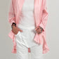 Oversized blouse met ruches aan de uiteinden, model "Xanadu" - roze