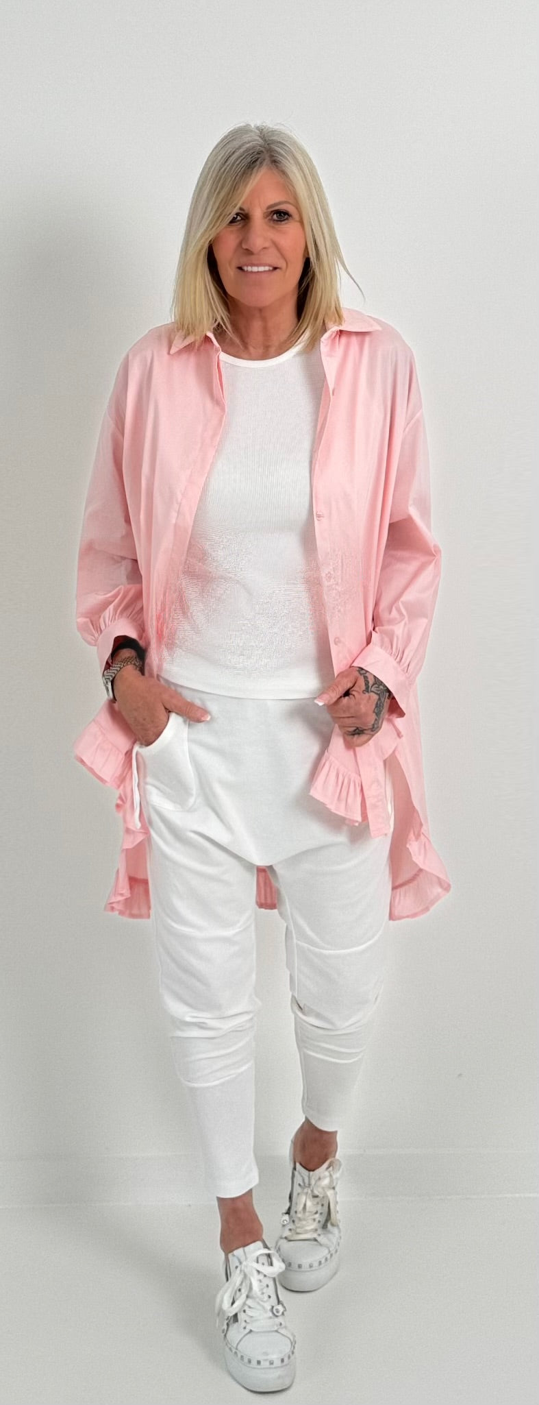 Oversized blouse met ruches aan de uiteinden, model "Xanadu" - roze