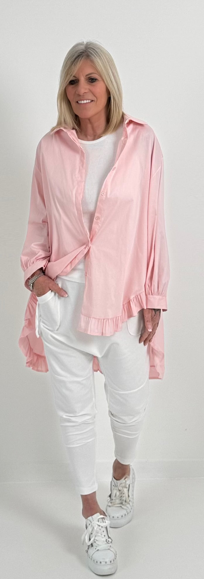 Oversized blouse met ruches aan de uiteinden, model "Xanadu" - roze