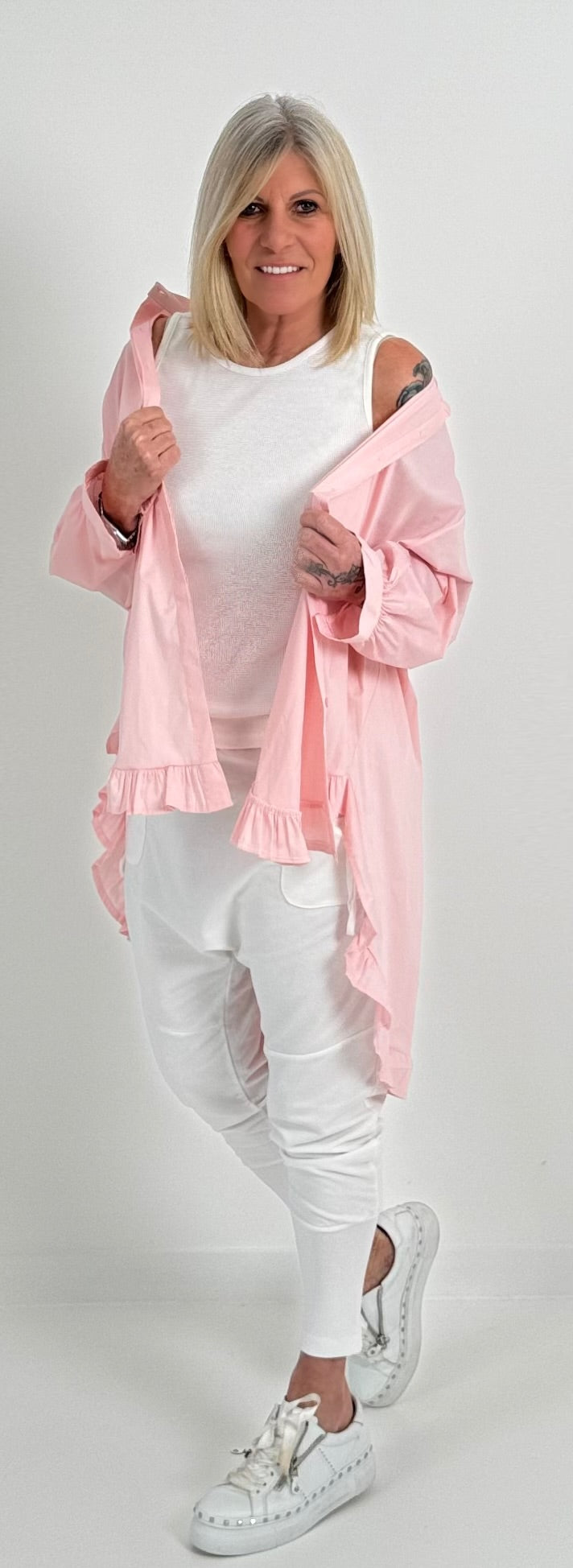 Oversized blouse met ruches aan de uiteinden, model "Xanadu" - roze