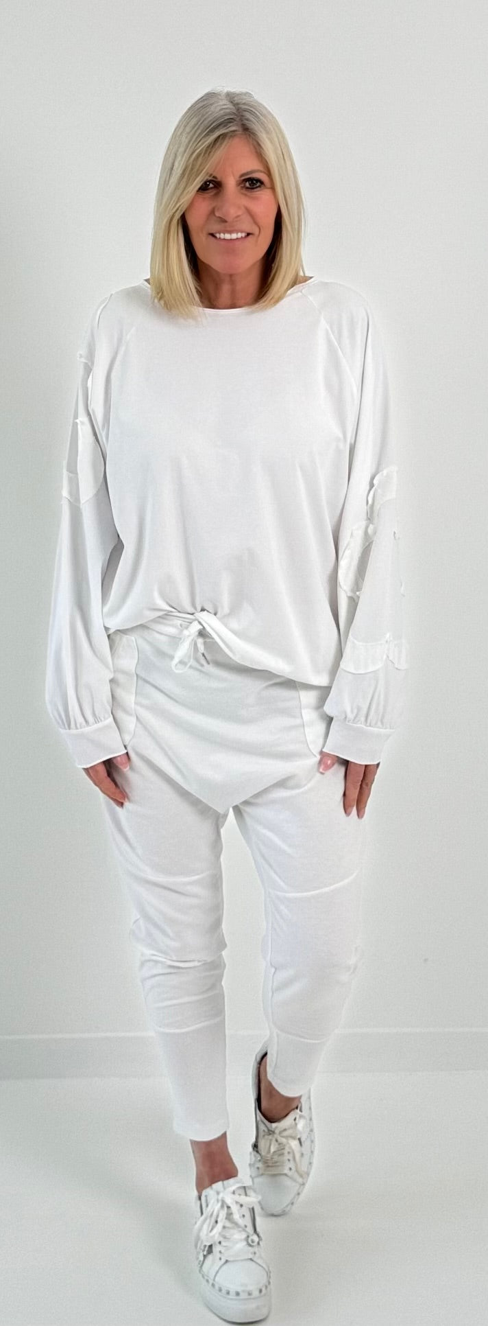 Oversized shirt met grote opgenaaide patches op de armen model "Amanda" - wit