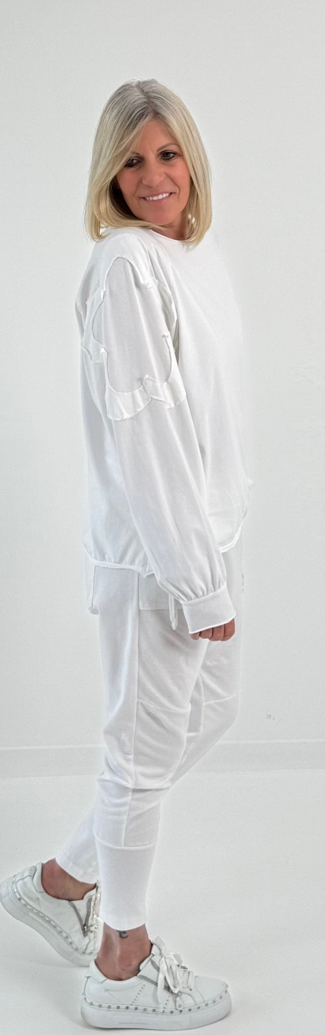 Oversized shirt met grote opgenaaide patches op de armen model "Amanda" - wit