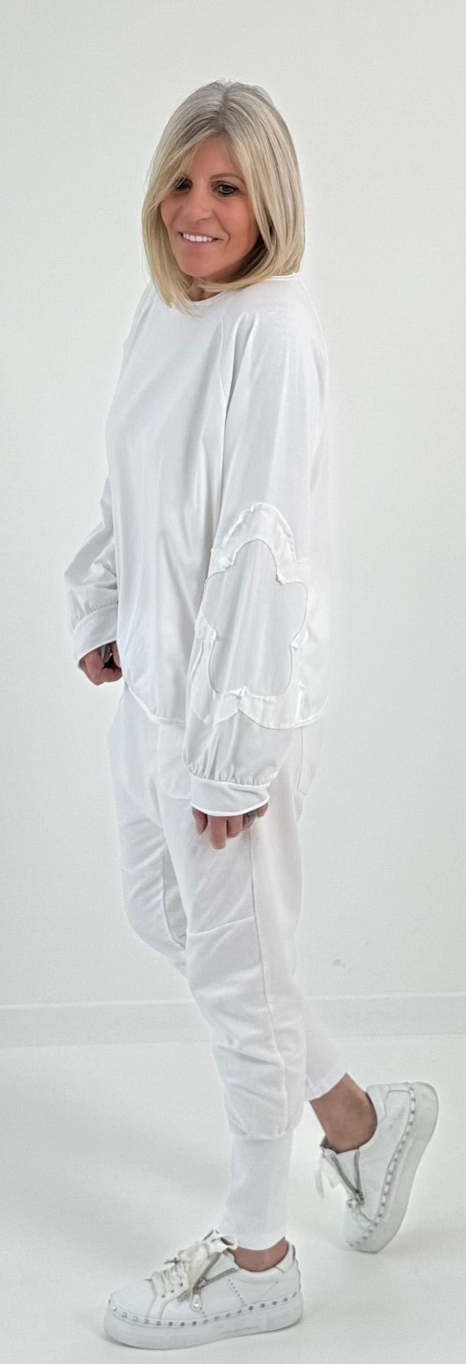 Oversized shirt met grote opgenaaide patches op de armen model "Amanda" - wit