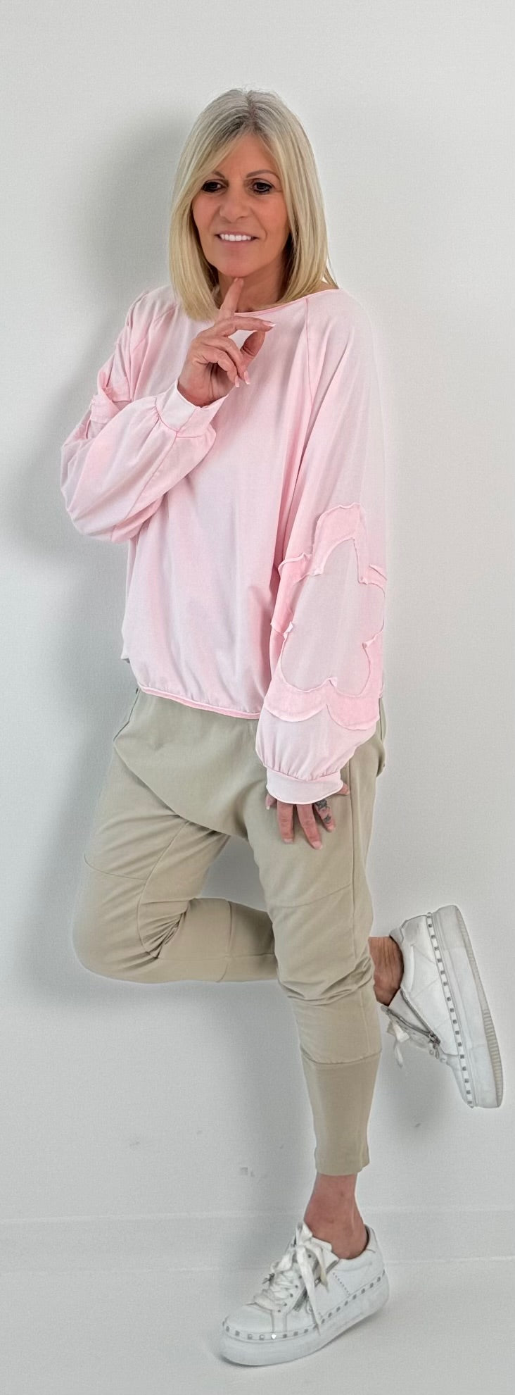 Oversized shirt met grote opgenaaide patches op de armen model "Amanda" - babyroze