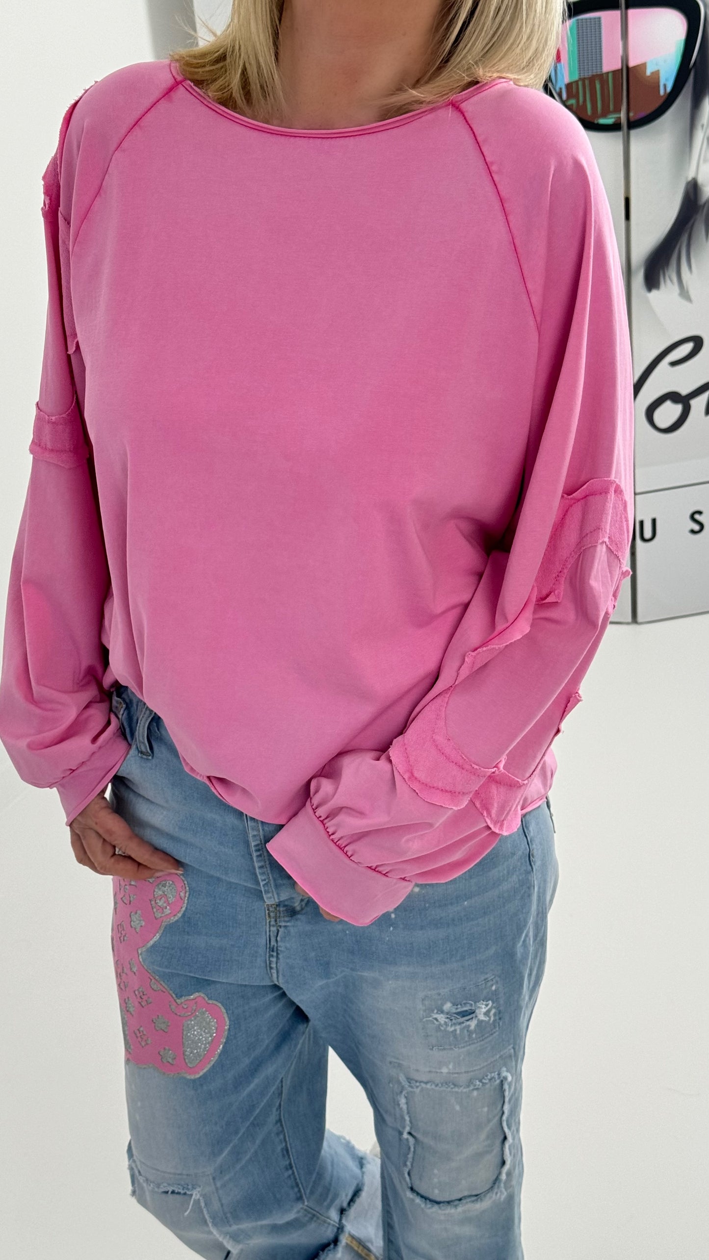 Oversized shirt met grote opgenaaide patches op de armen, model "Amanda" -candy