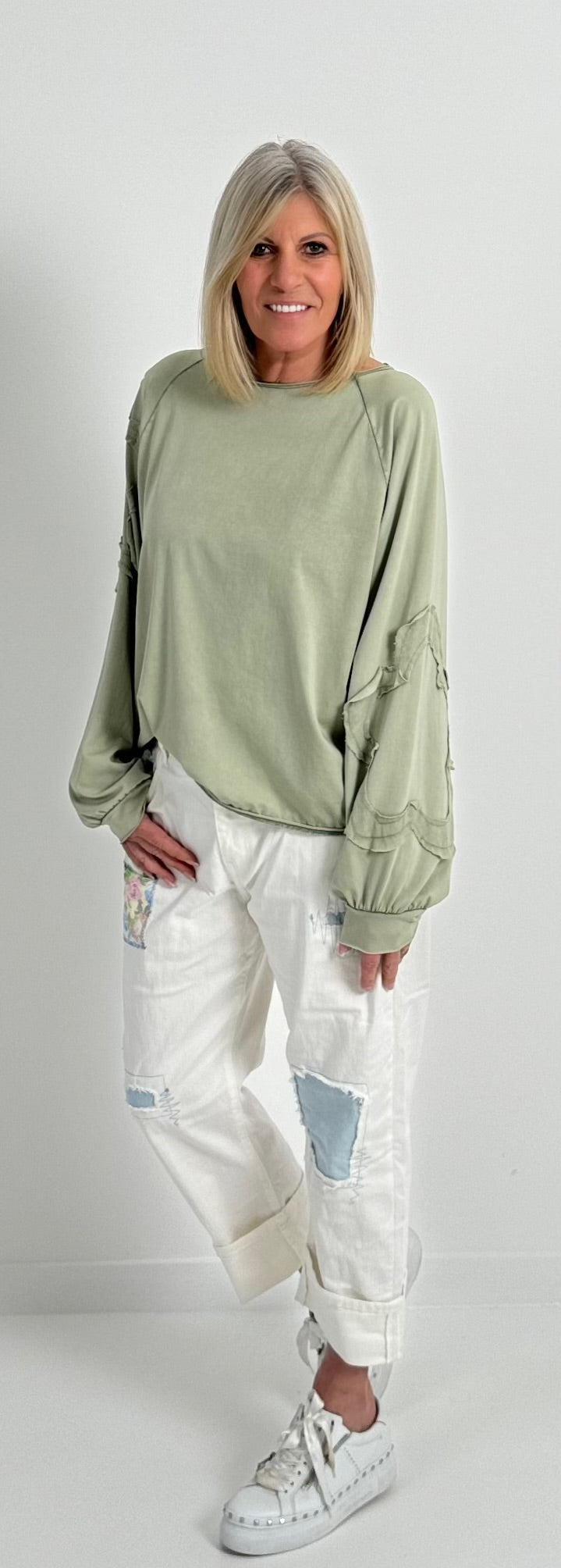 Oversized shirt met grote opgenaaide patches op de armen model "Amanda" - kaki