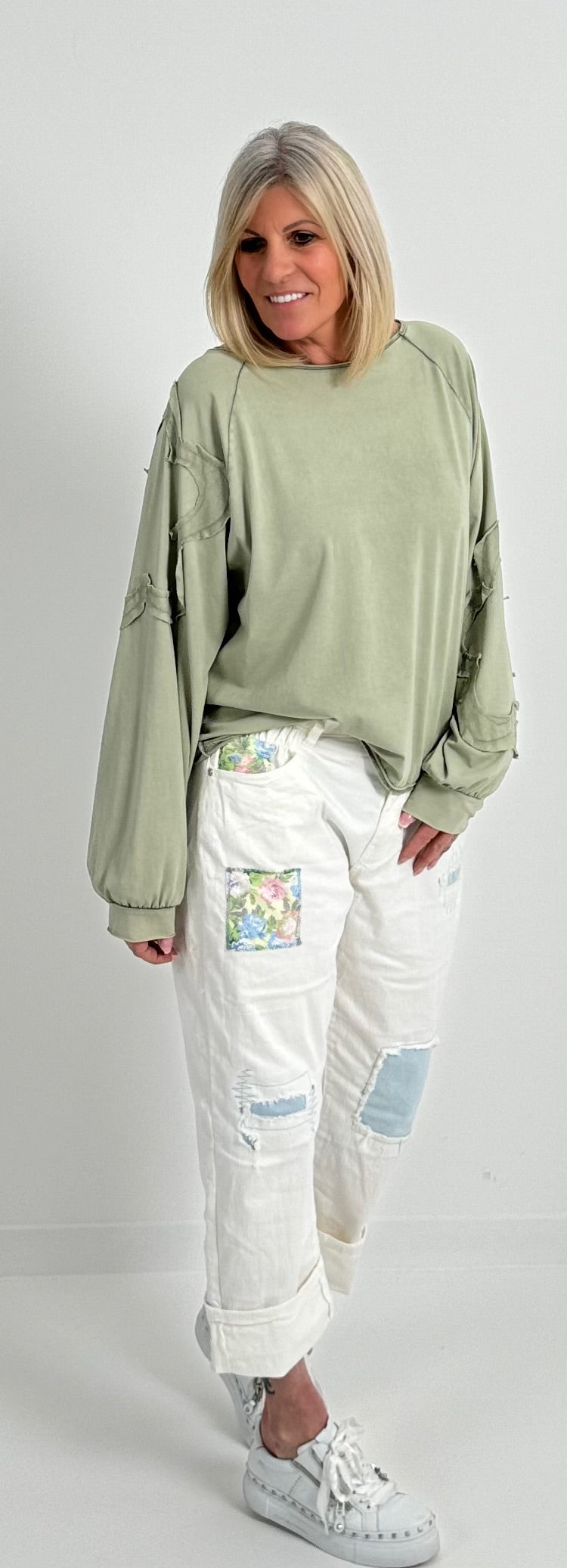 Oversized shirt met grote opgenaaide patches op de armen model "Amanda" - kaki