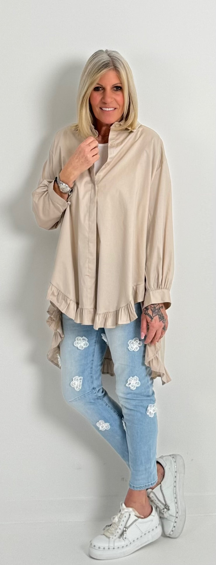 Oversized blouse met ruches aan de uiteinden, model "Xanadu" - beige