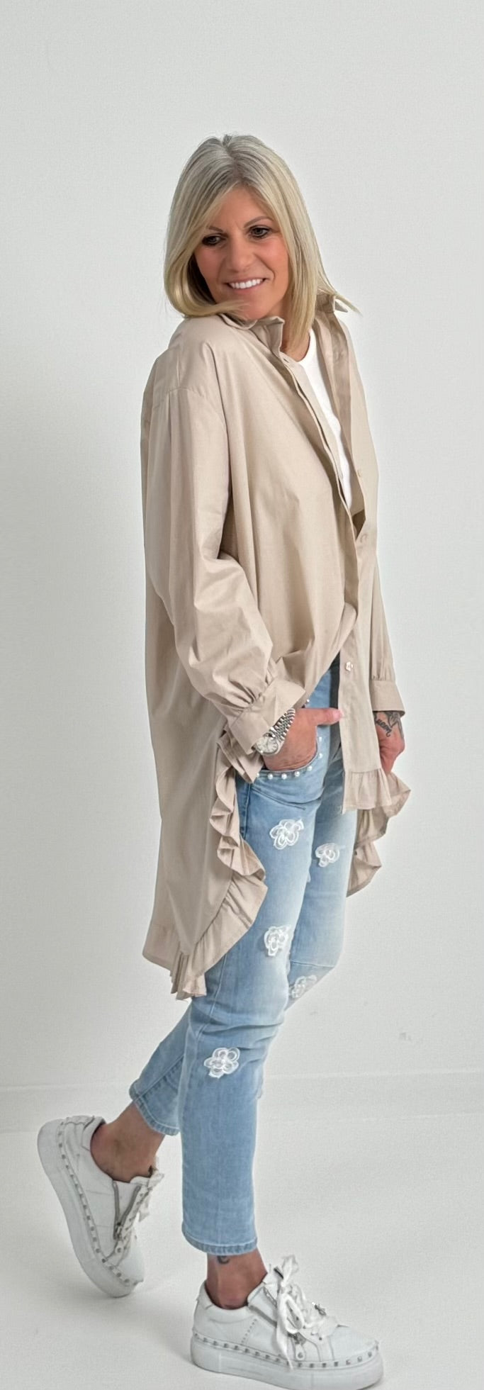 Oversized blouse met ruches aan de uiteinden, model "Xanadu" - beige