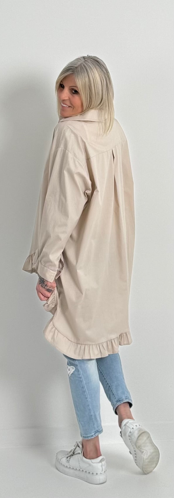 Oversized blouse met ruches aan de uiteinden, model "Xanadu" - beige