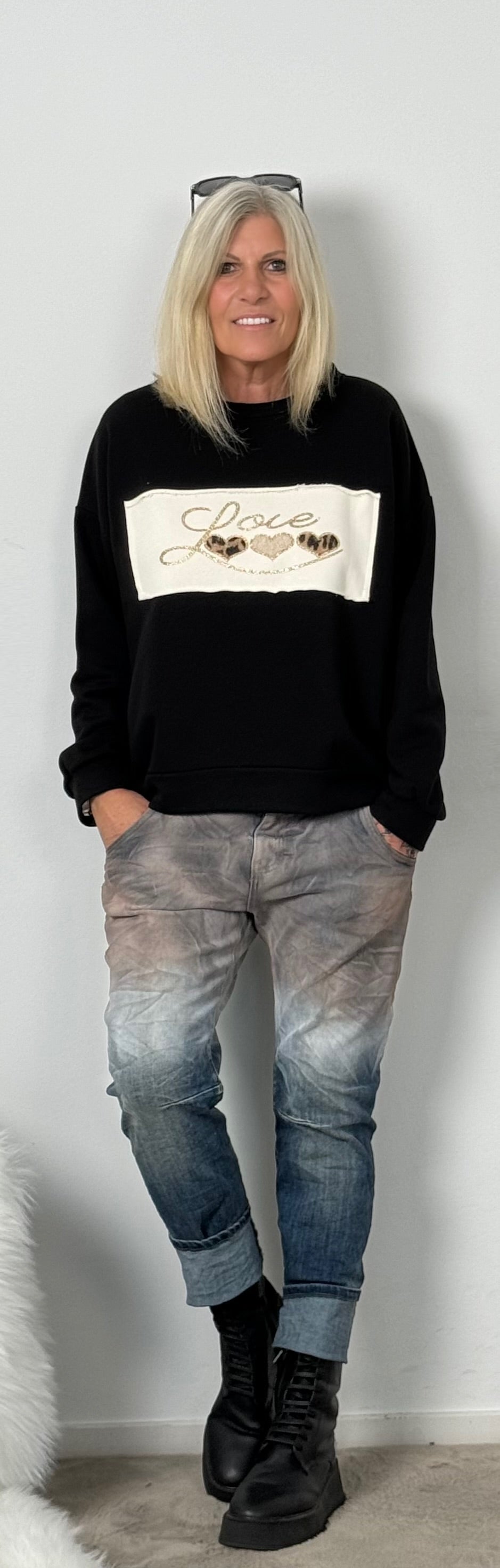 Sweatshirt mit großen Patch "Fee" - schwarz