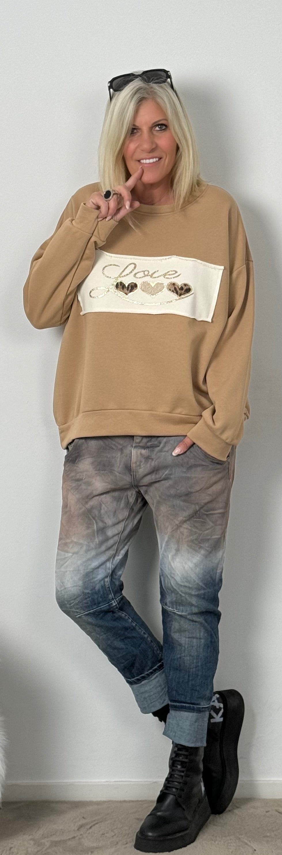 Sweatshirt mit großen Patch "Fee" - camel