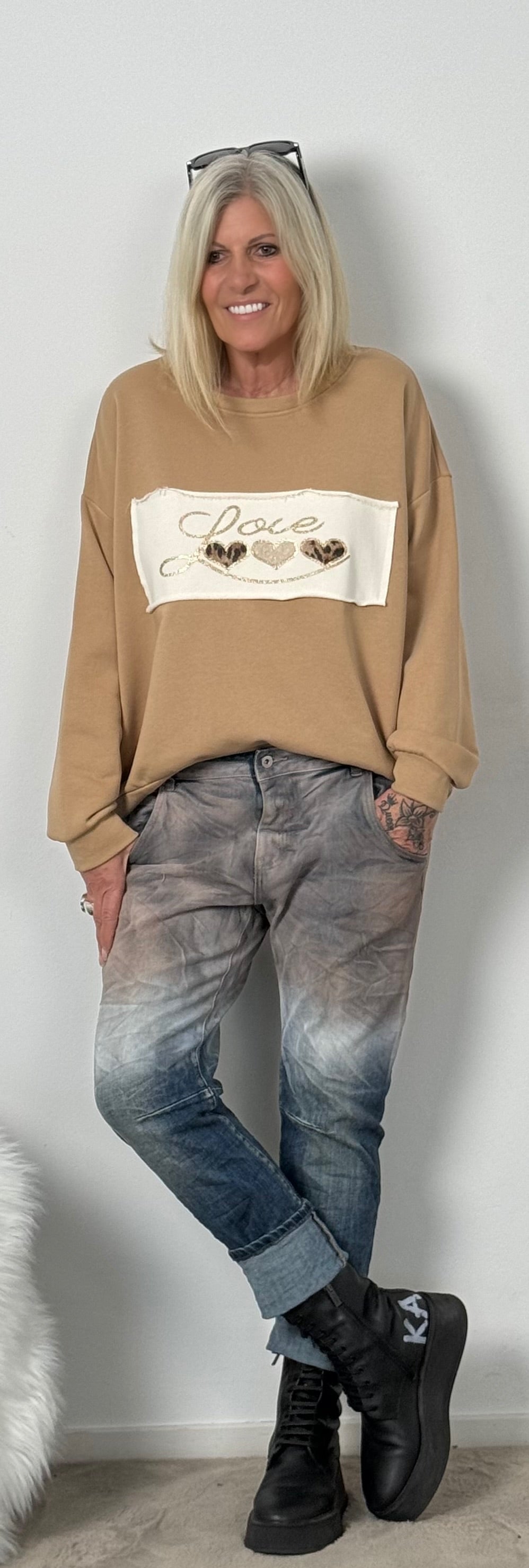 Sweatshirt mit großen Patch "Fee" - camel