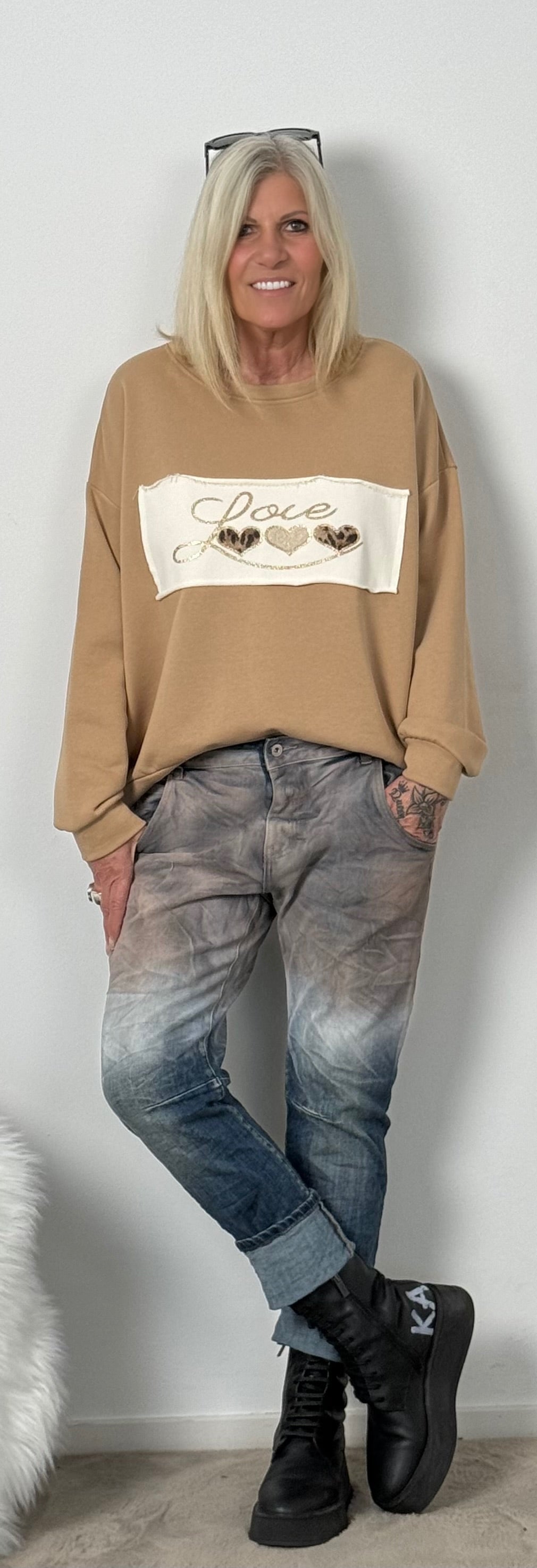 Sweatshirt mit großen Patch "Fee" - camel