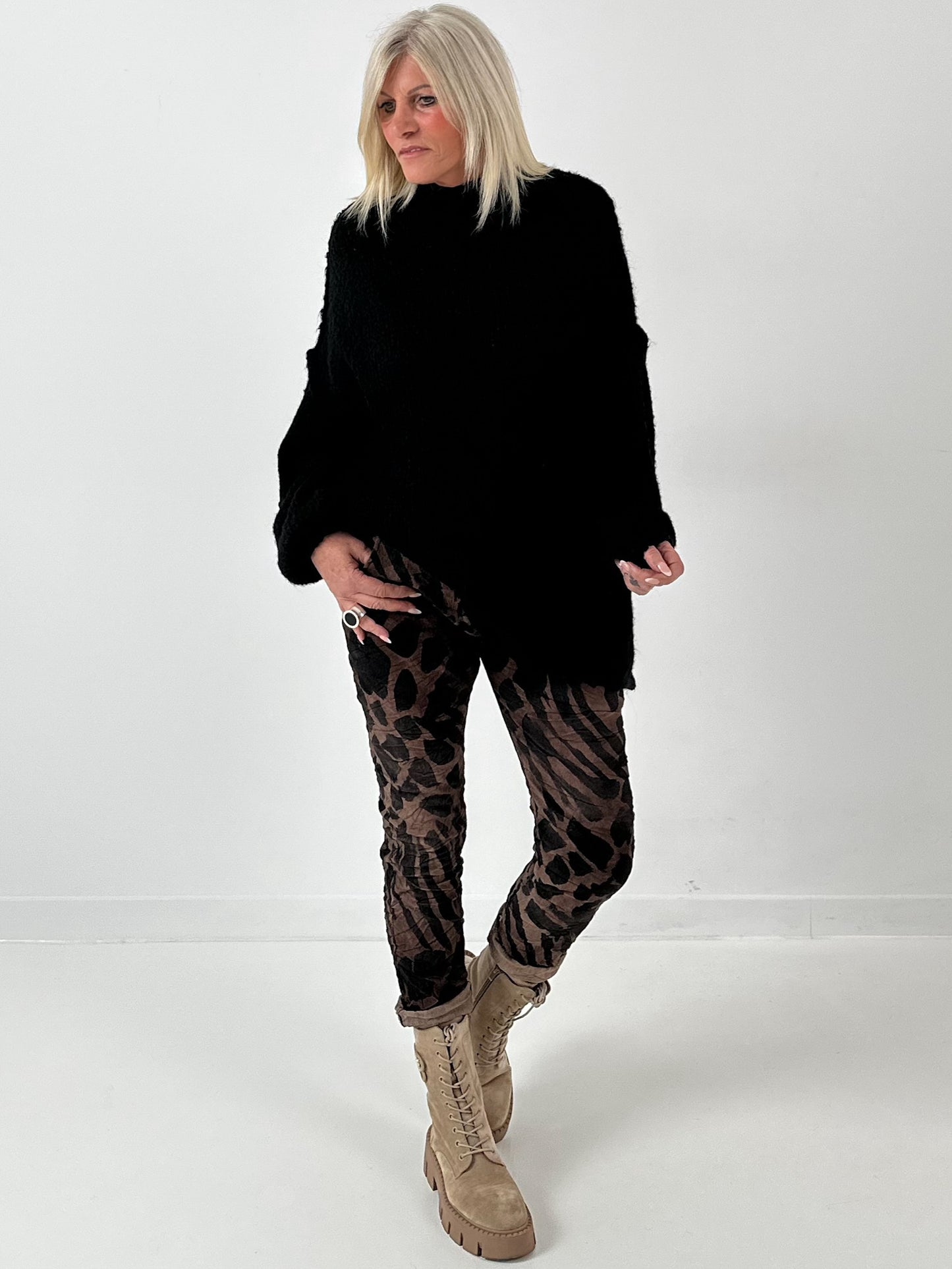 Oversized trui model "Strike" - zwart