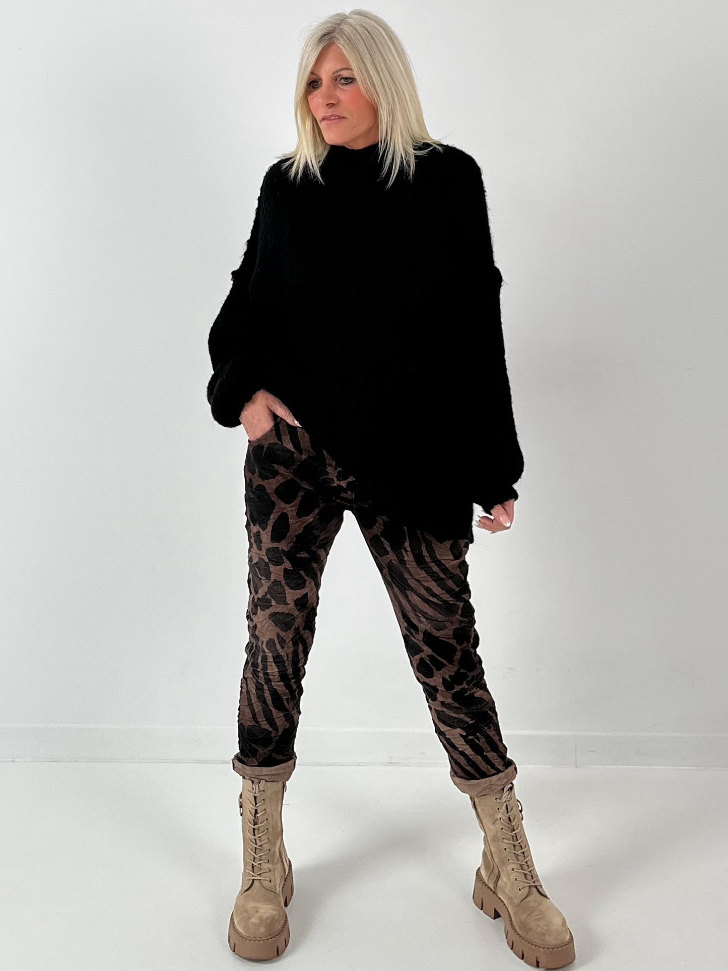 Oversized trui model "Strike" - zwart