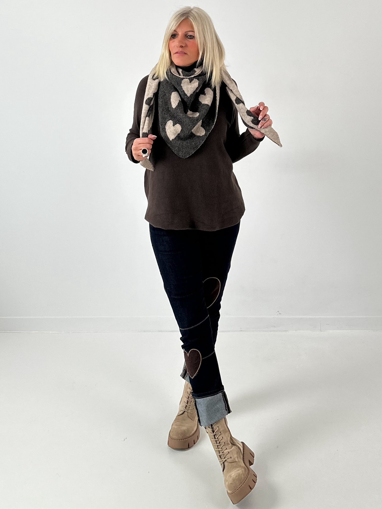 Reversible knitted scarf model "Amandra" - anthracite/beige