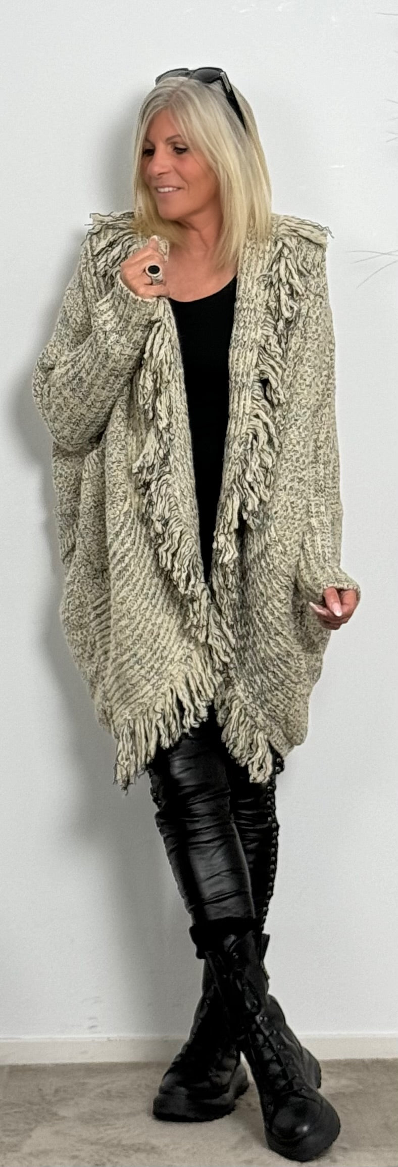 Strickjacke mit Fransen "Over" - beige-meliert