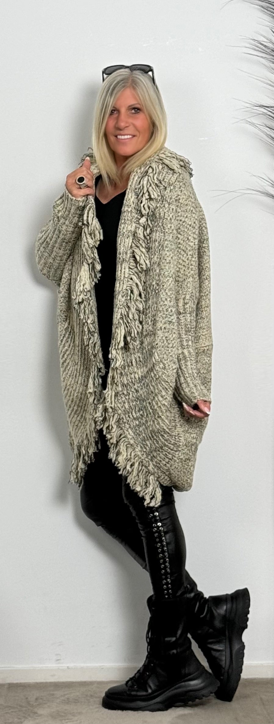 Strickjacke mit Fransen "Over" - beige-meliert