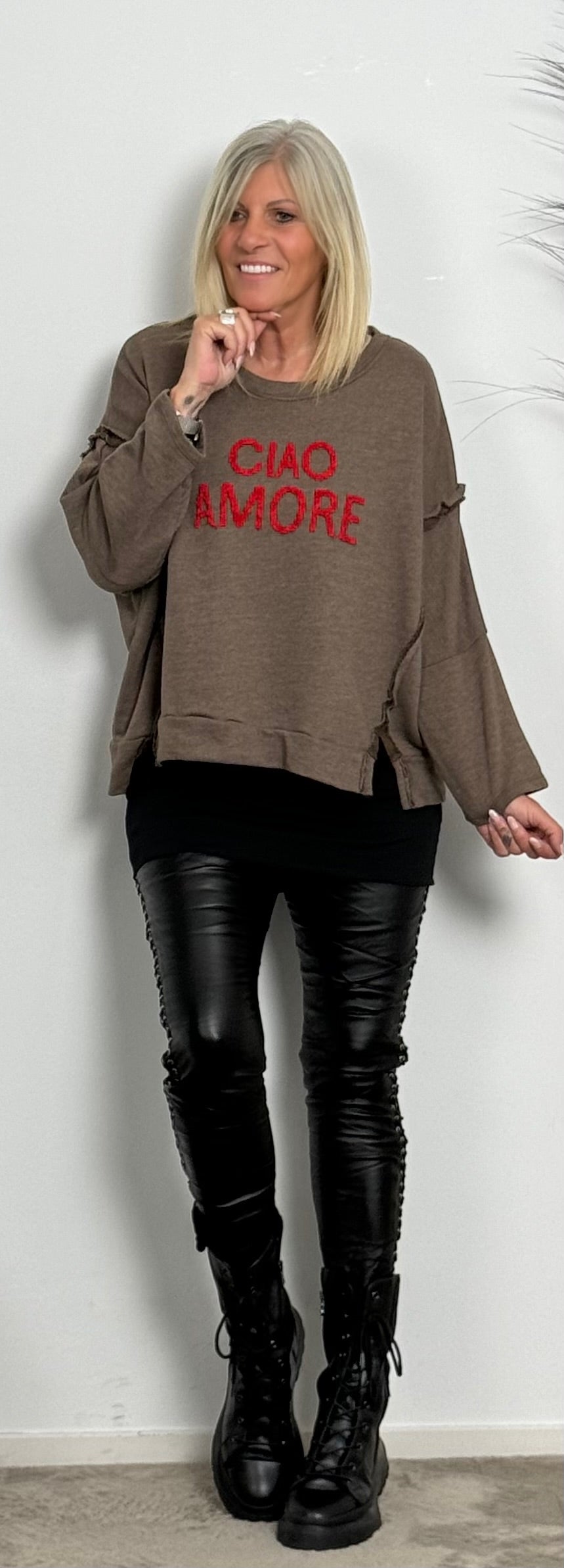 Boxy sweatshirt "Ciao Amore" - chocolate