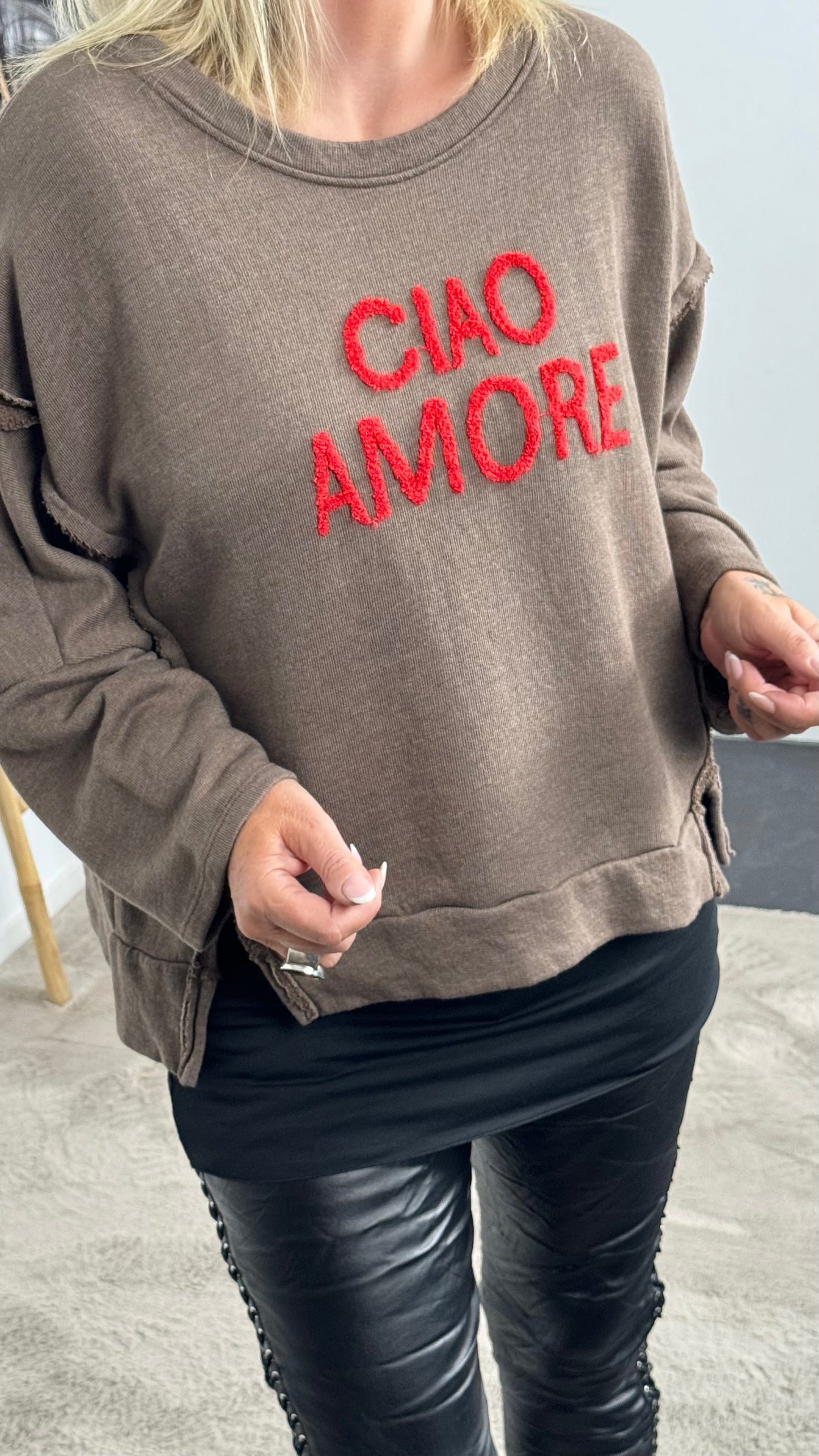 Boxy sweatshirt "Ciao Amore" - chocolate