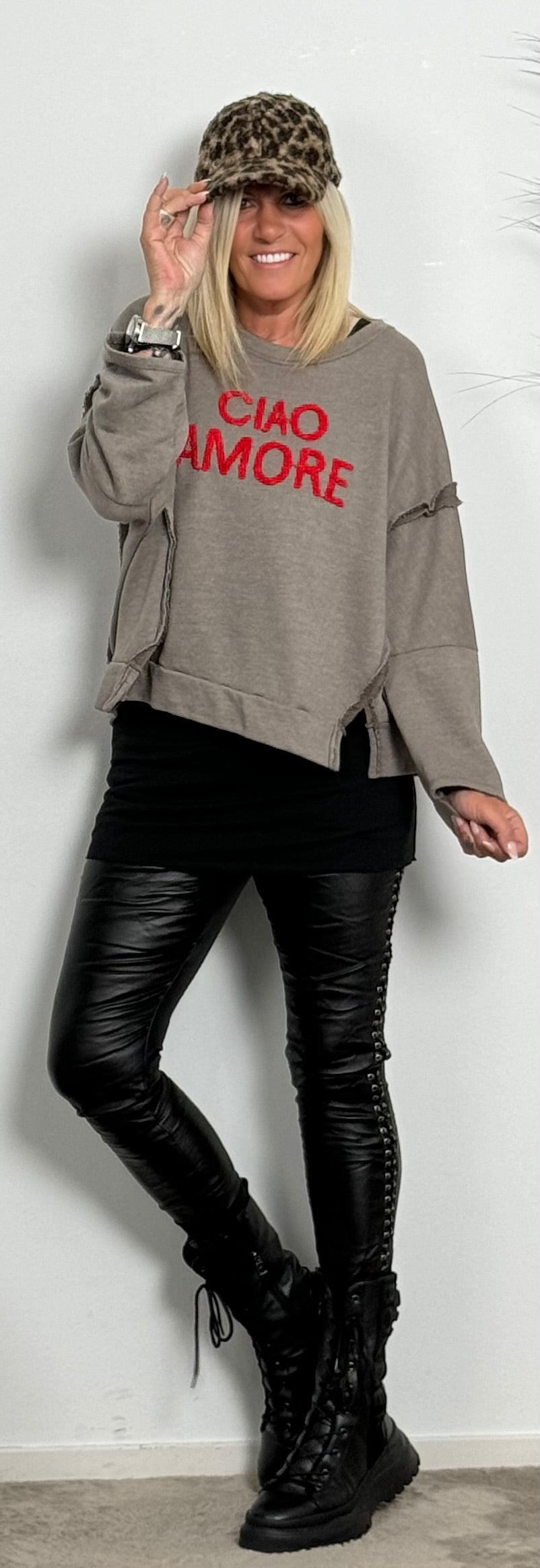 Boxy sweatshirt "Ciao Amore" - taupe