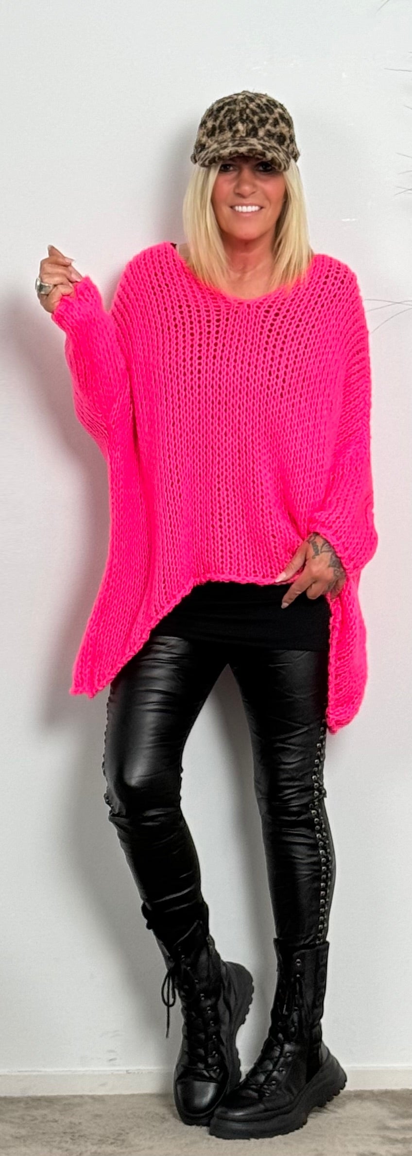 Chunky knit sweater with V-neck "Despina" - neon pink