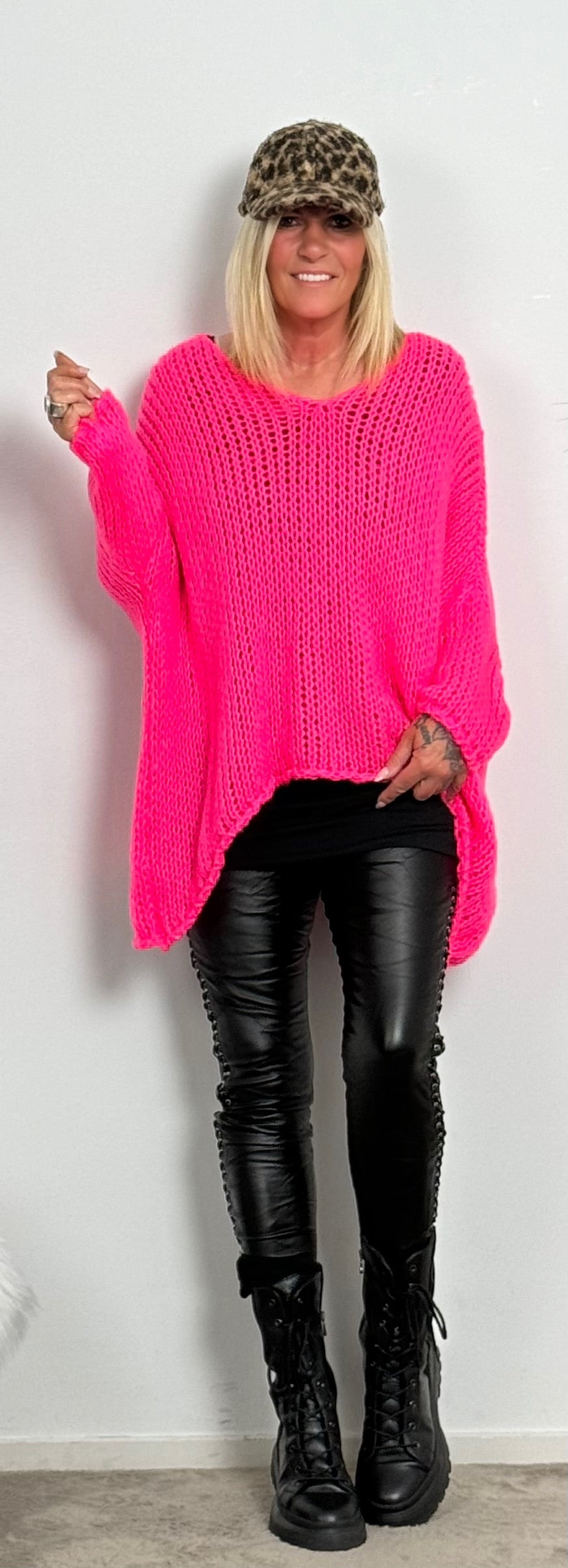 Chunky knit sweater with V-neck "Despina" - neon pink