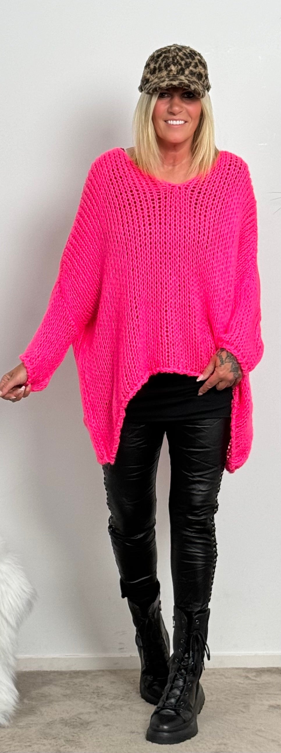 Chunky knit sweater with V-neck "Despina" - neon pink