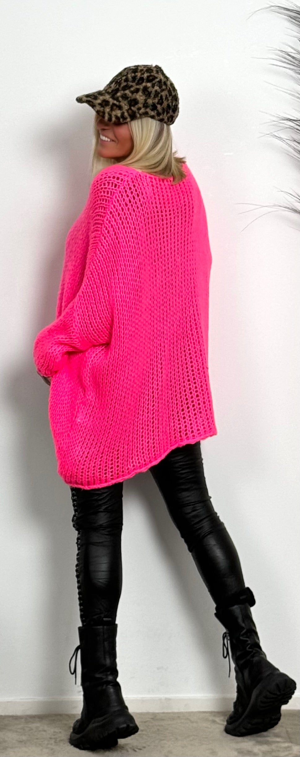 Chunky knit sweater with V-neck "Despina" - neon pink