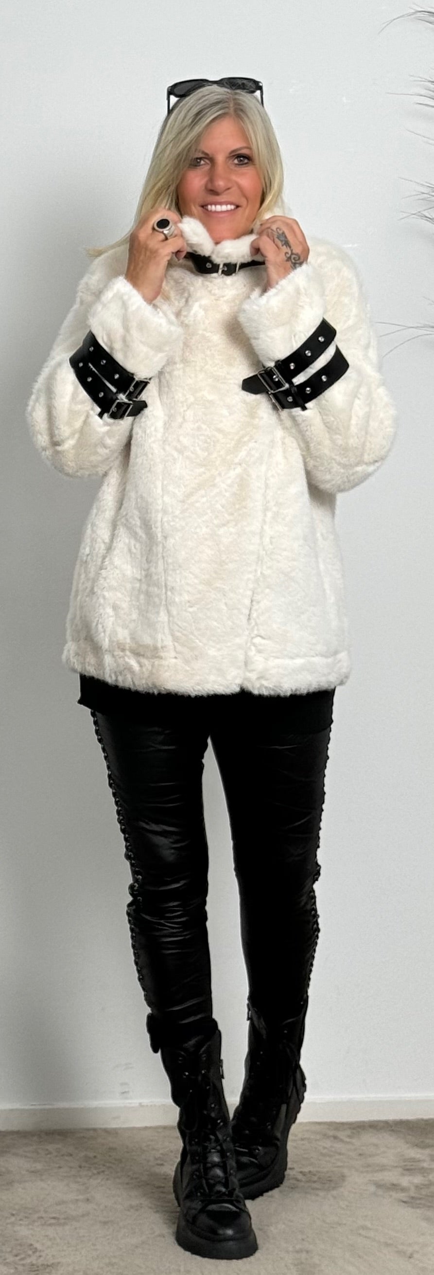 Faux fur jacket with zipper "Angelina" - offwhite