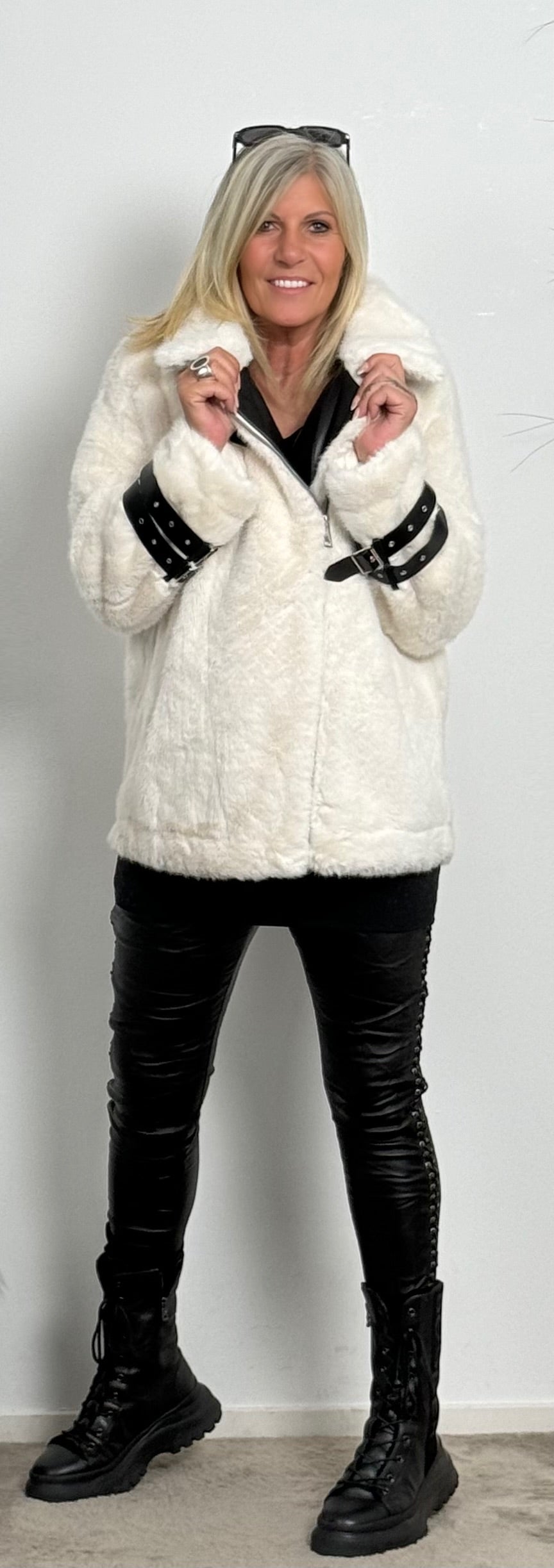 Faux fur jacket with zipper "Angelina" - offwhite