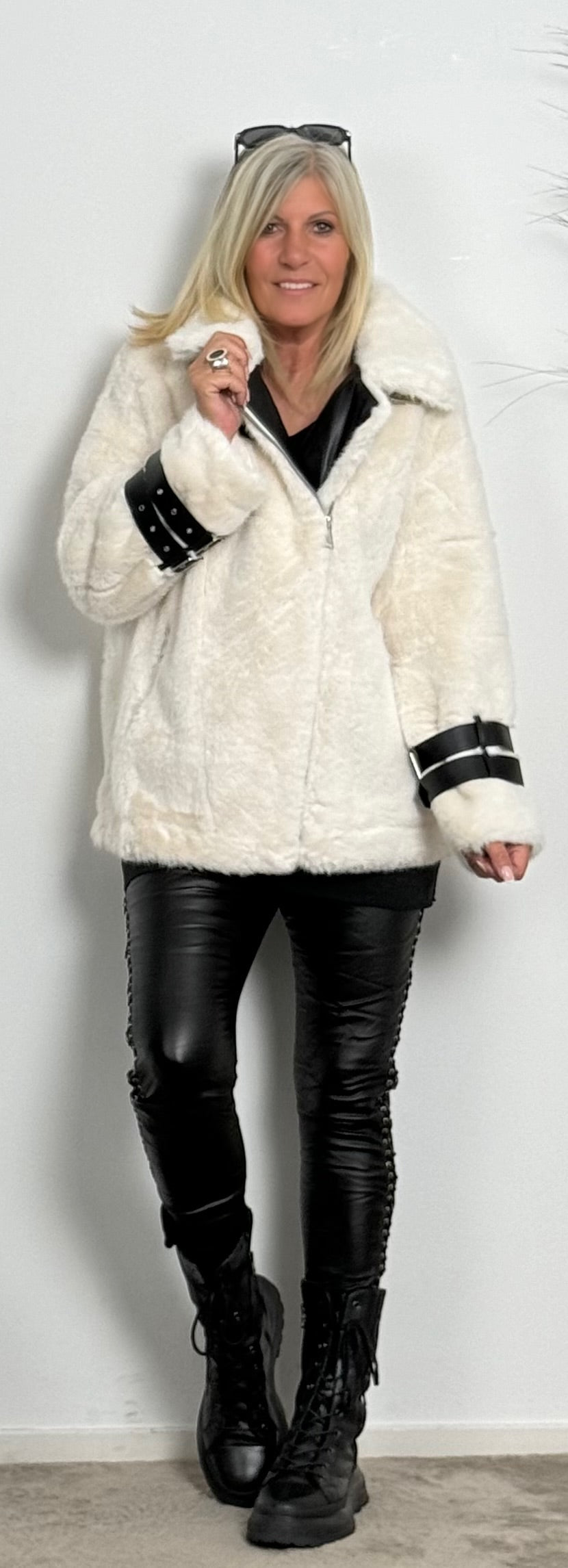 Faux fur jacket with zipper "Angelina" - offwhite