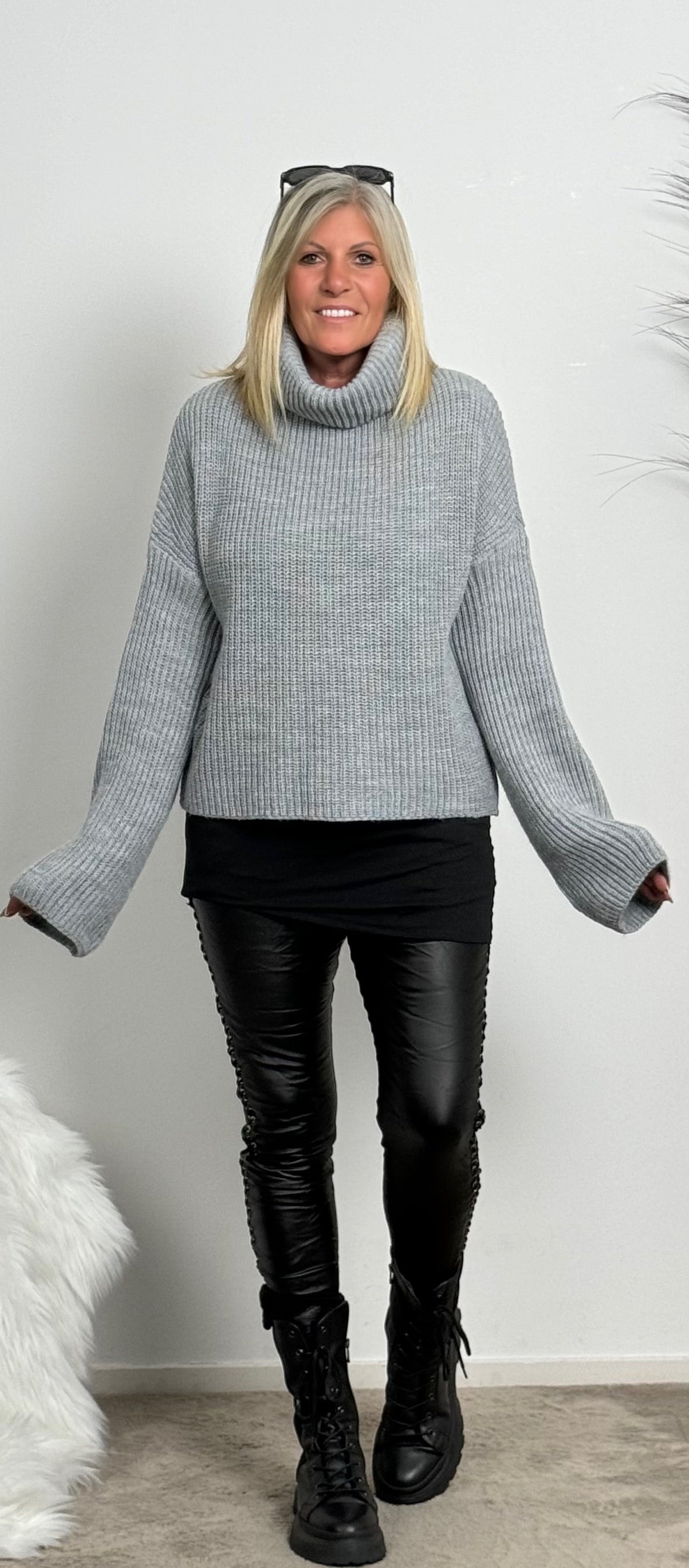 Boxy chunky knit sweater with turtleneck "Ivory" - grey