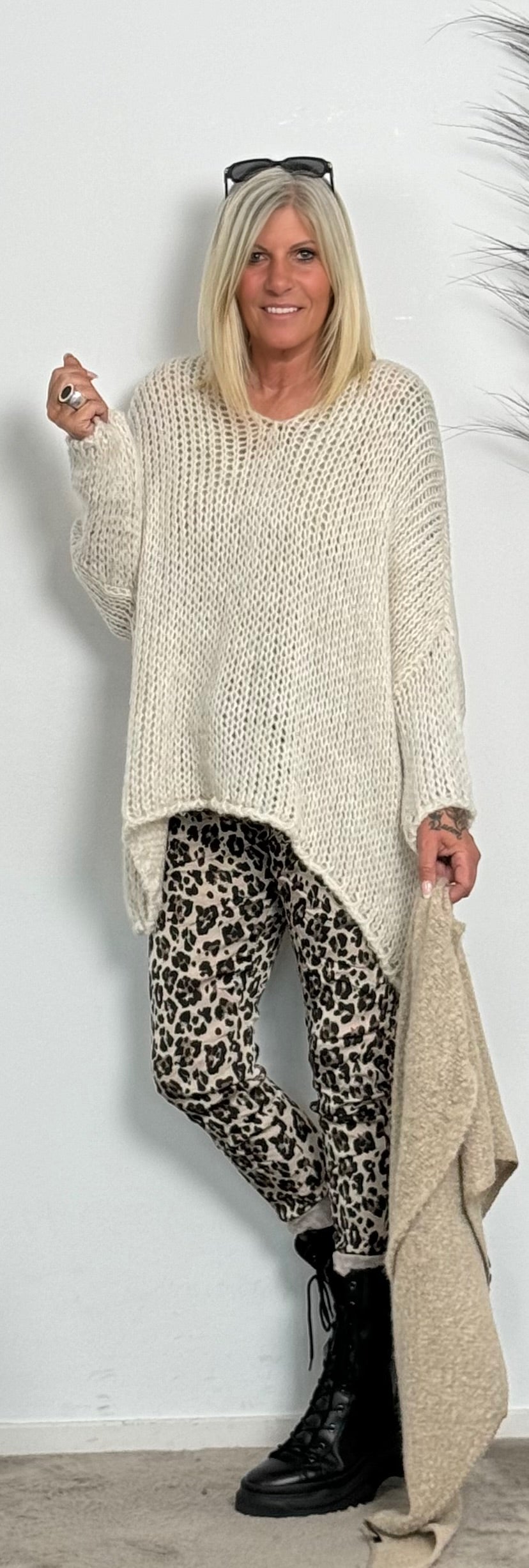 Chunky knit sweater with V-neck "Despina" - beige