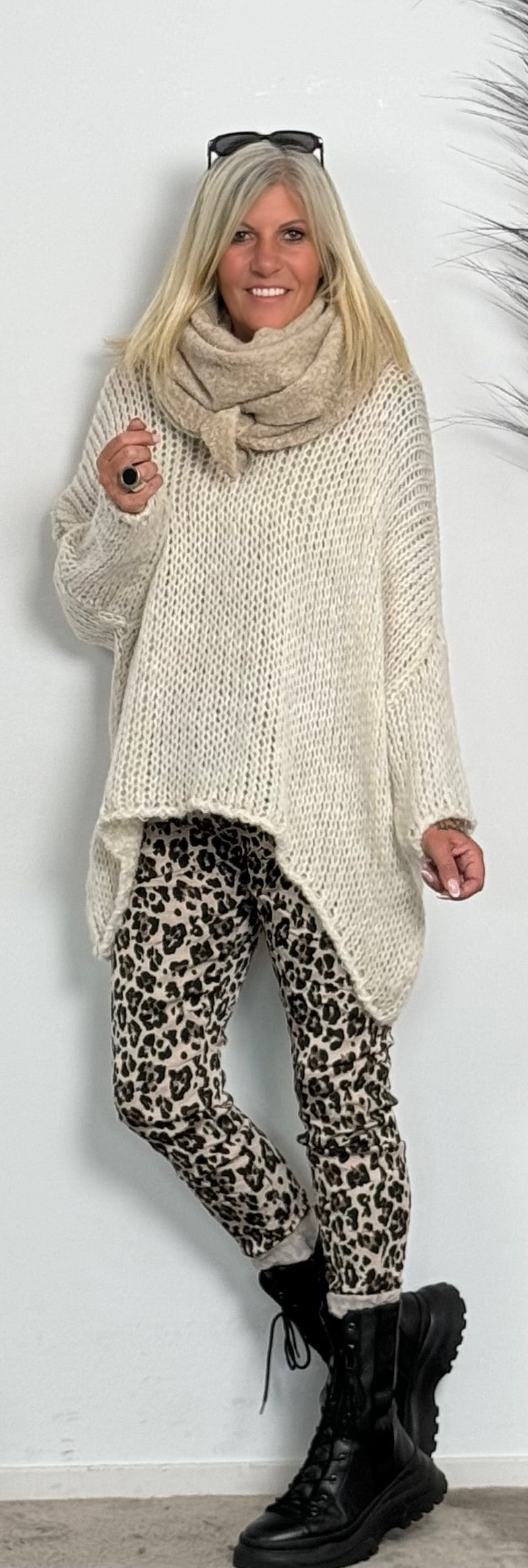 Chunky knit sweater with V-neck "Despina" - beige