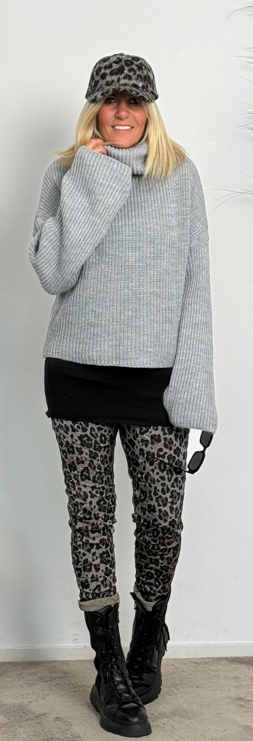 Boxy chunky knit sweater with turtleneck "Ivory" - grey