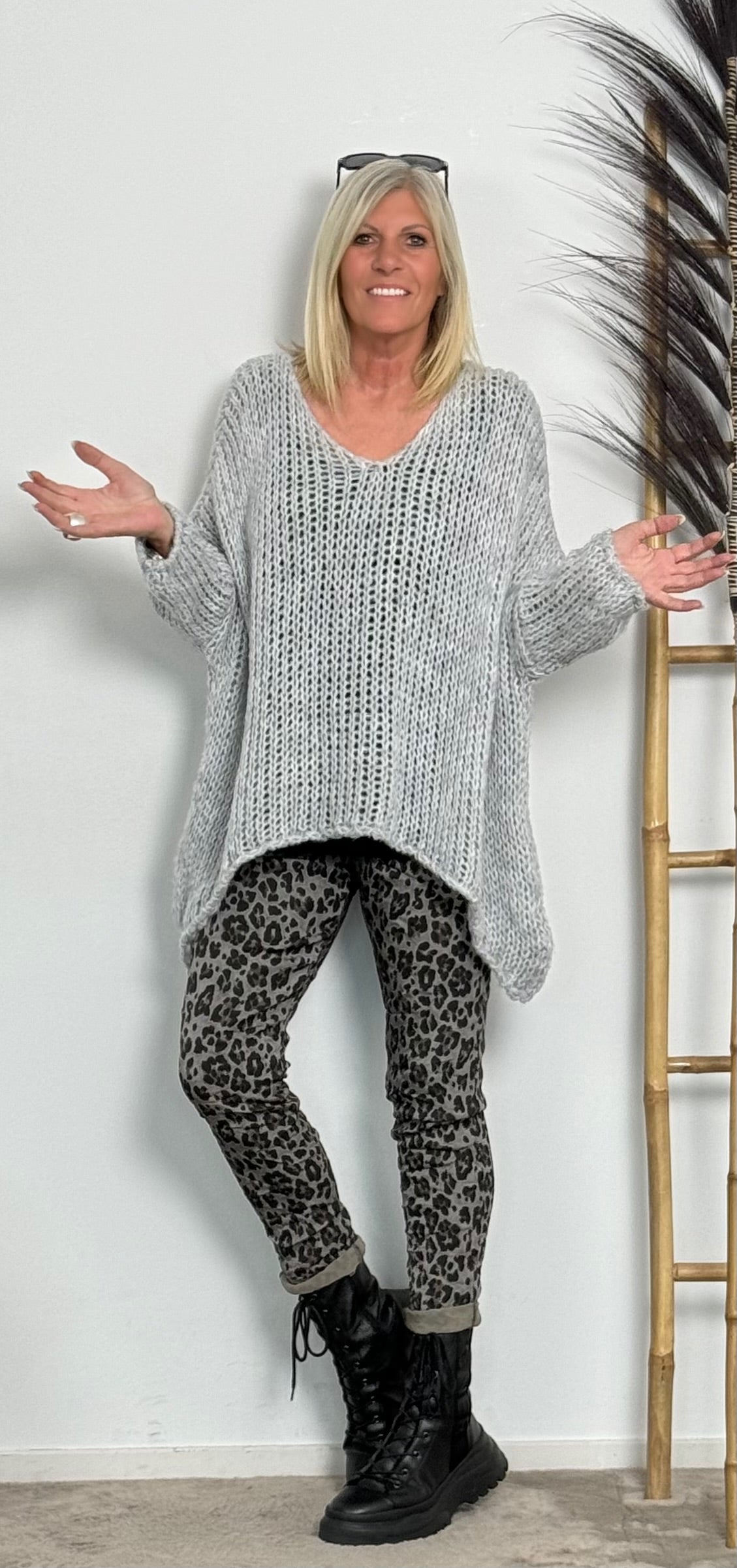 Chunky knit sweater with V-neck "Despina" - grey