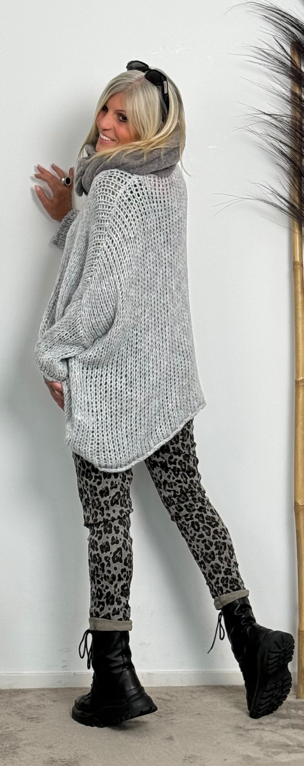 Chunky knit sweater with V-neck "Despina" - grey