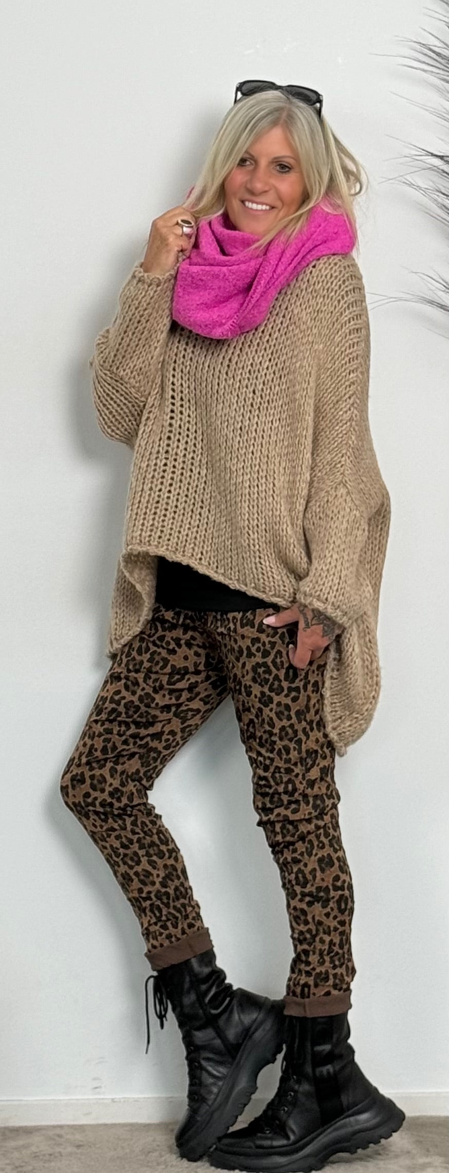 Chunky knit sweater with V-neck "Despina" - taupe