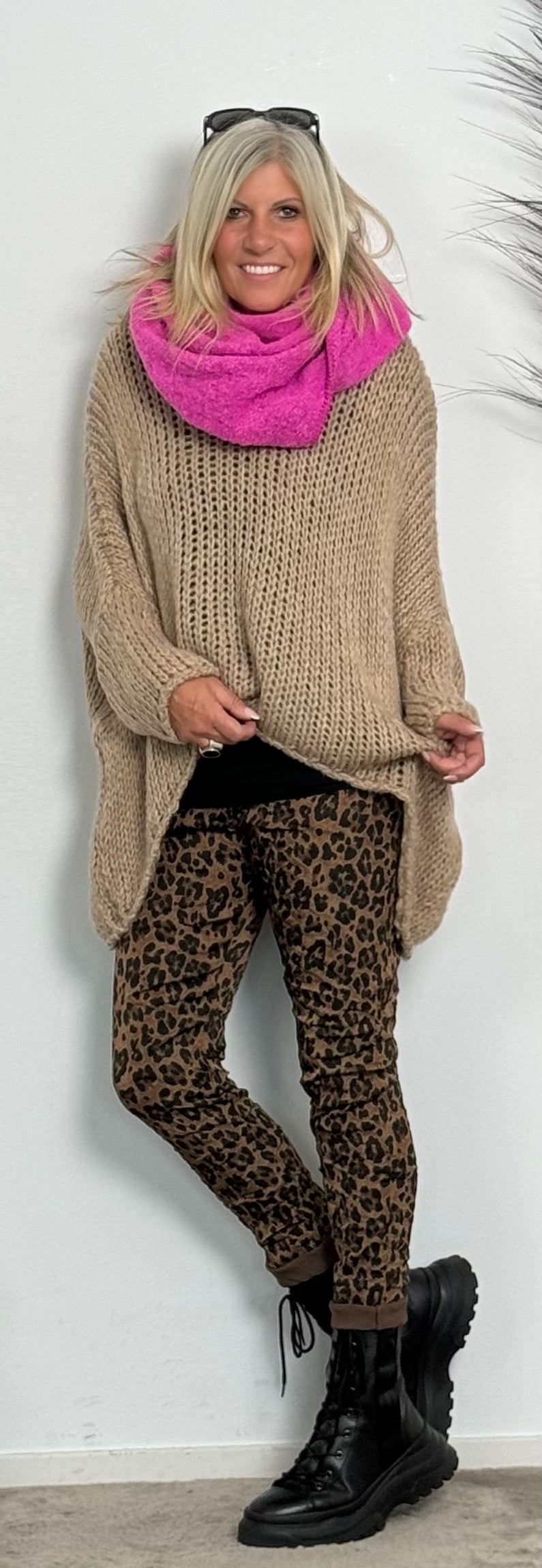 Chunky knit sweater with V-neck "Despina" - taupe