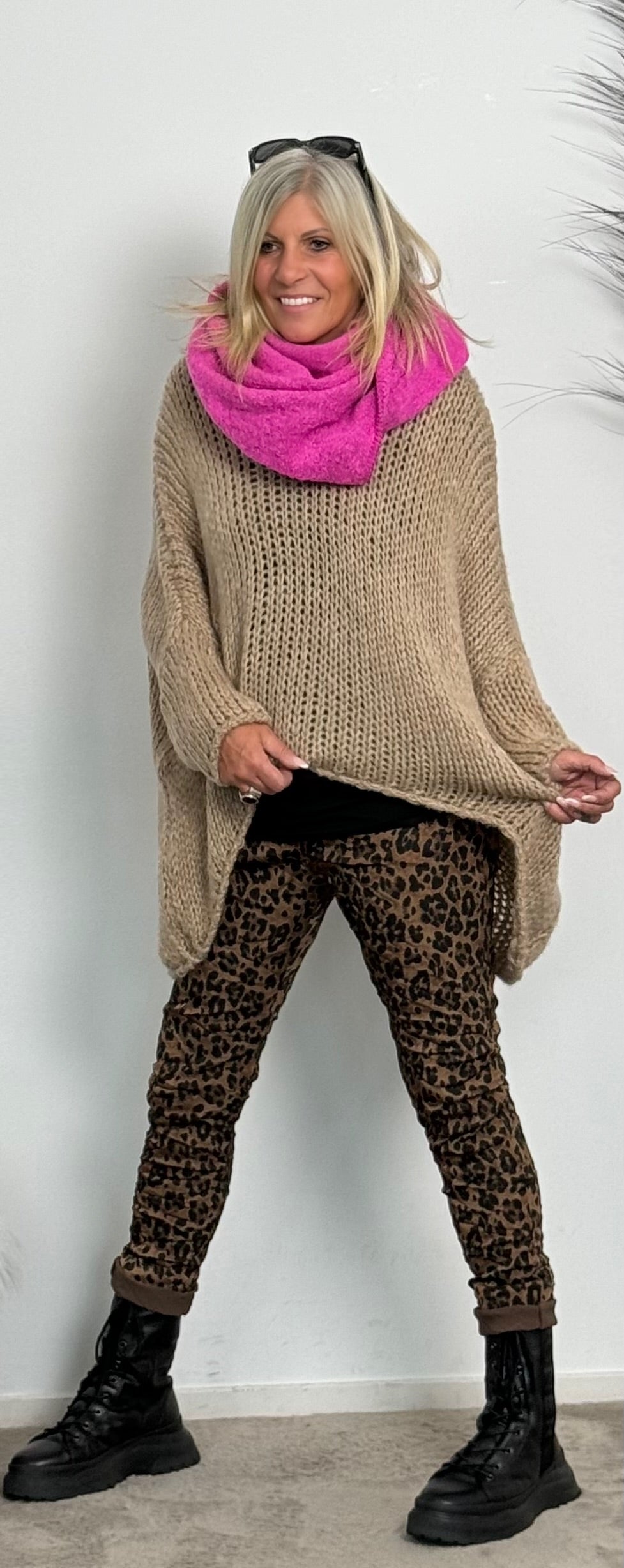 Chunky knit sweater with V-neck "Despina" - taupe