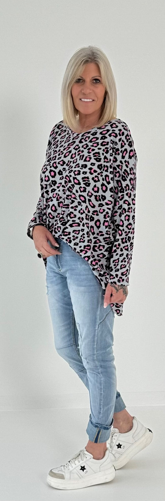 Shirt mit Leo Muster Modell "Caprice" - grau-leo