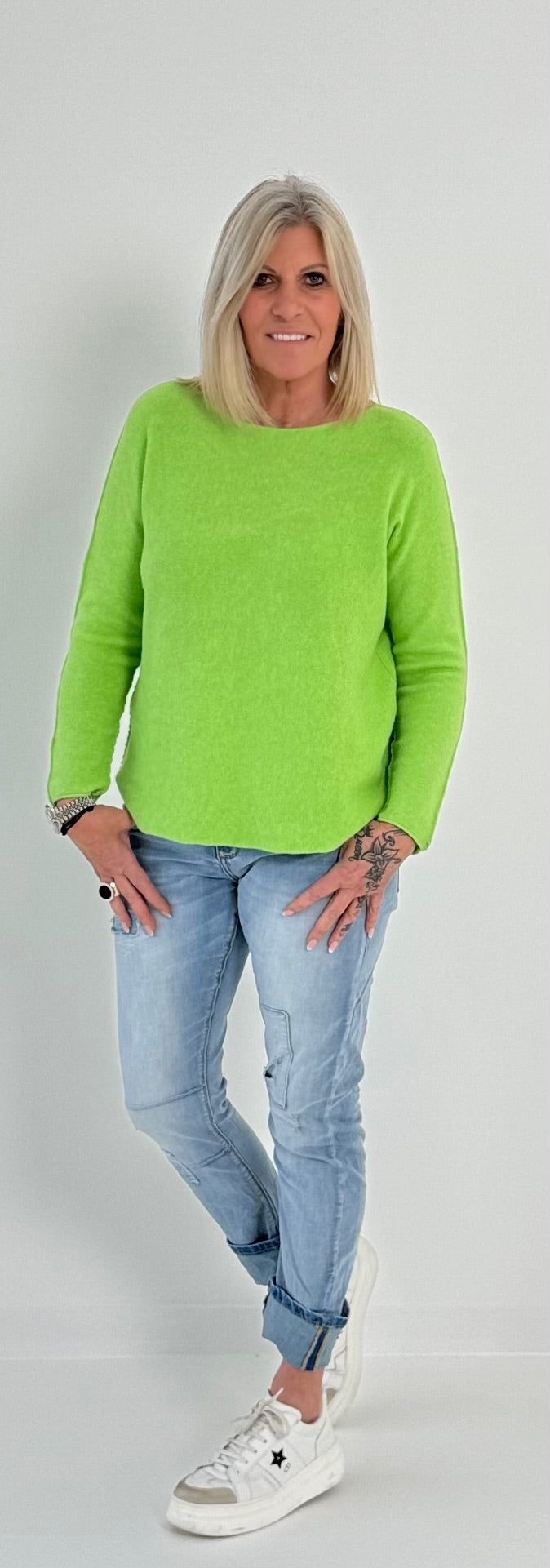 Sweater with round neck and left seam on the arm model "Lona" - apple green