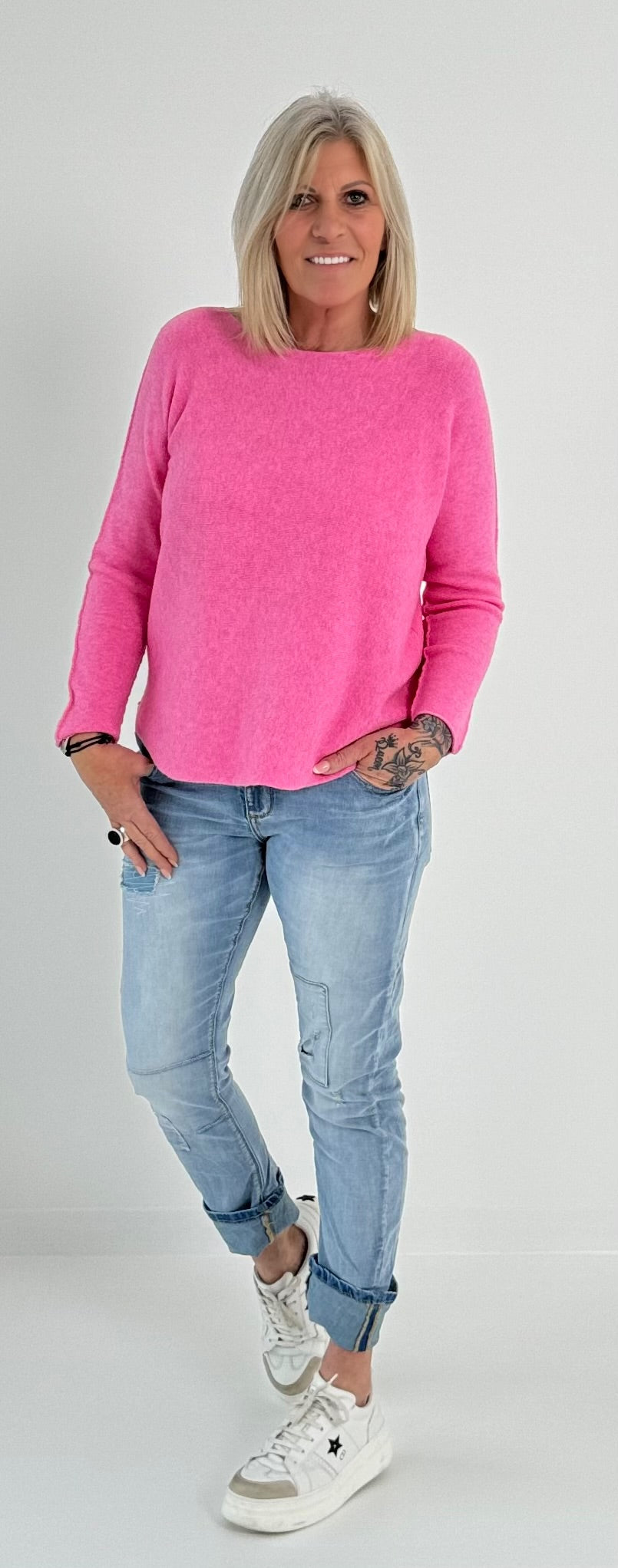 Sweater with round neck and left seam on the arm model "Lona" - candy