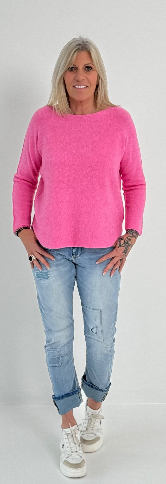 Sweater with round neck and left seam on the arm model "Lona" - candy