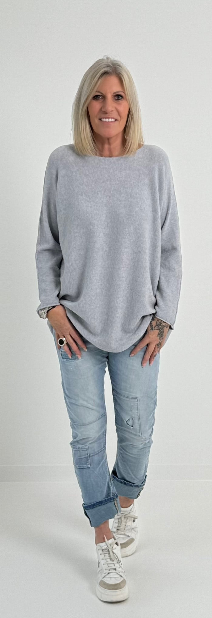 Feinstrick Pulli mit Rundhals Modell "Jess" - hellgrau